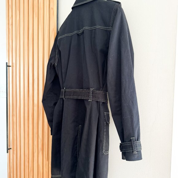 1990s Vintage Apostrophe Black Trench Coat with Belt (10) Cotton Blend - Picture 2 of 5